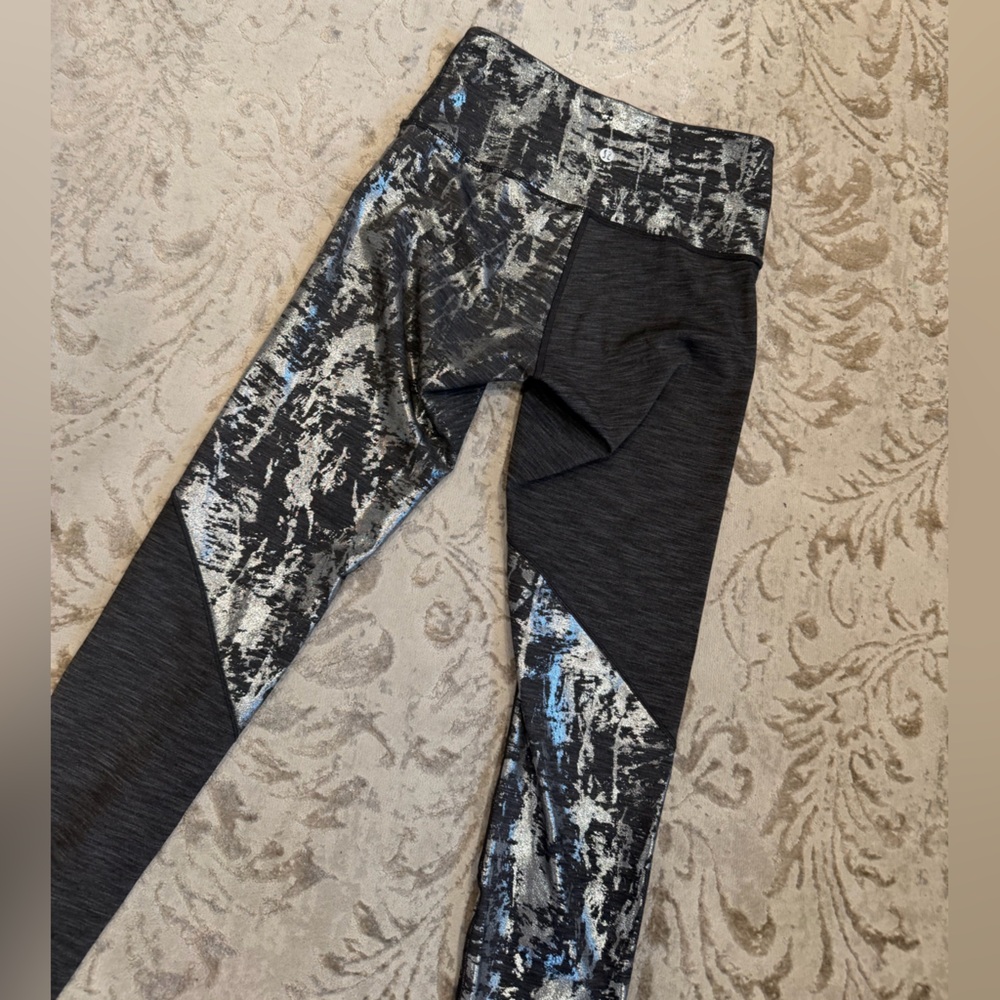 Lululemon foiled Stylish Gray Patterned Leggings … - image 10